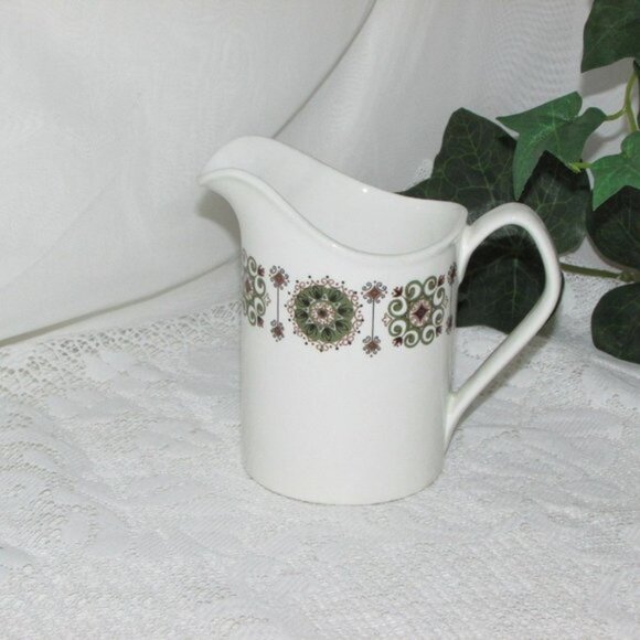 Vintage Creamer Johnson BrOne Size. Malaga J.B. Ironstone England Milk Jug - Picture 5 of 6